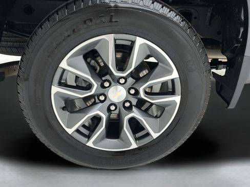 Used 2024 Chevrolet Silverado 1500 LT AWD/4WD image 9