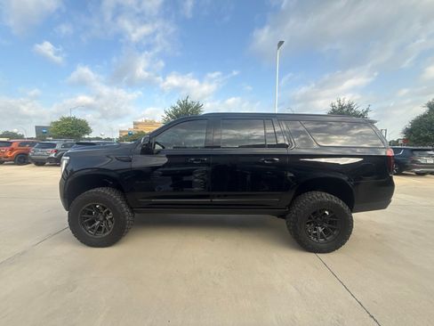Used 2026 GMC Yukon XL Denali w/ Sun & Power Step Package AWD/4WD image 3