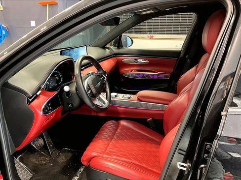 Used 2023 Genesis GV70 3.5T Sport w/ Sport Advanced Package image 7