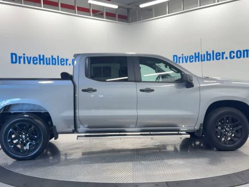 Used 2025 Chevrolet Silverado 1500 Custom image 4
