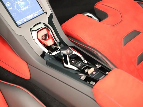 Used 2022 Lamborghini Huracan EVO image 17