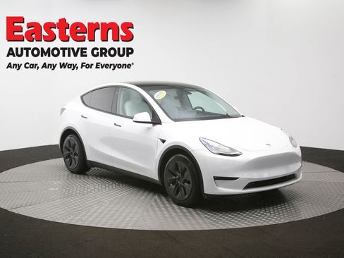 Used 2022 Tesla Model Y Long Range AWD/4WD image 45
