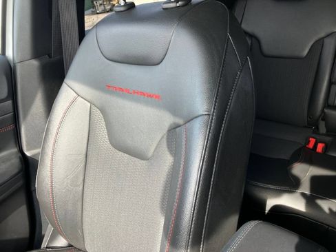 Used 2025 Jeep Compass Trailhawk AWD/4WD image 14