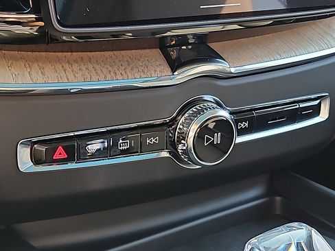 New 2026 Volvo XC60 B5 Plus w/ Protection Package Premier image 14