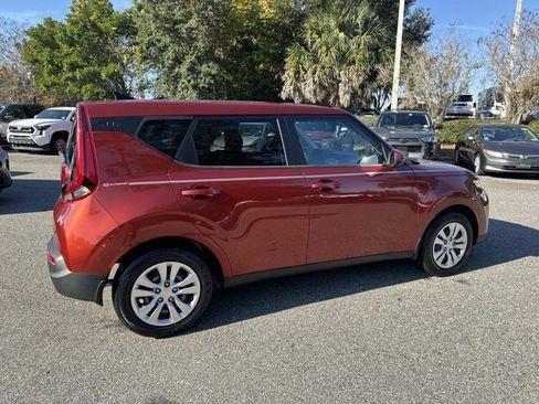 Used 2021 Kia Soul LX image 2