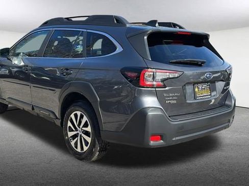 Used 2025 Subaru Outback Premium image 6