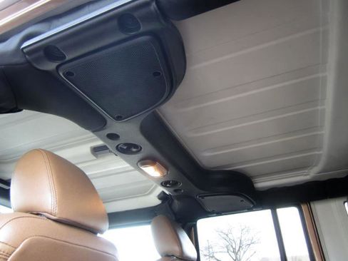 Used 2015 Jeep Wrangler Unlimited Sahara image 16