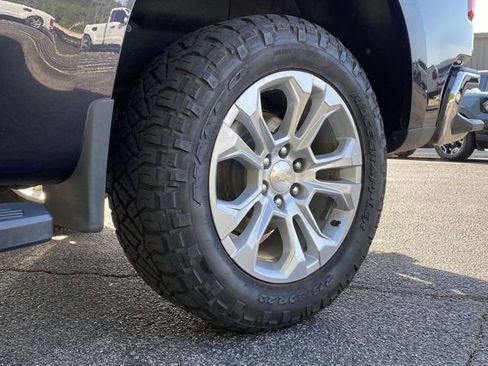 Used 2022 Chevrolet Silverado 1500 LTZ w/ Z71 Off-Road Package image 11