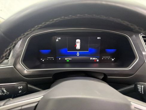 Used 2023 Volkswagen Tiguan SE w/ Panoramic Sunroof Package FWD image 27