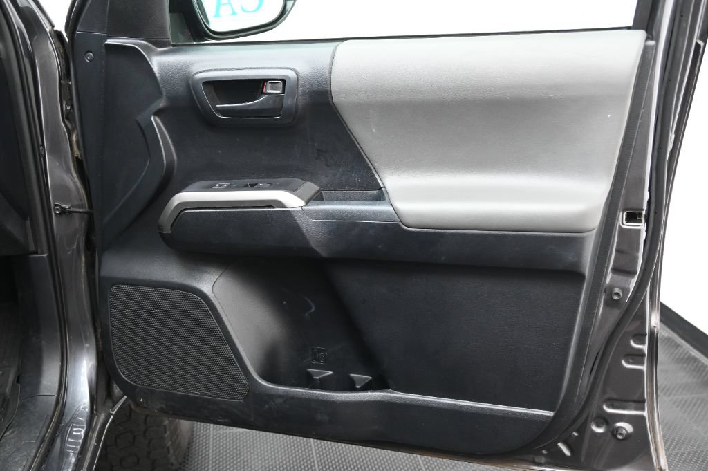 Used 2018 Toyota Tacoma SR5 AWD/4WD image 20
