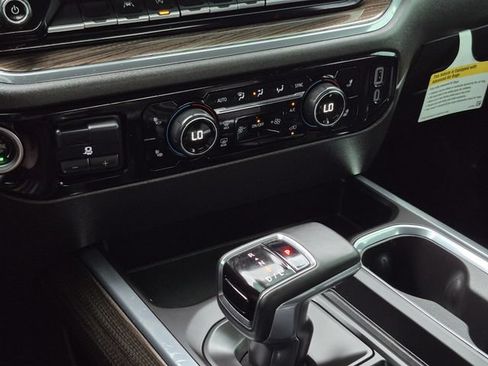Used 2024 Chevrolet Silverado 1500 LT Trail Boss w/ Convenience Package II AWD/4WD image 19
