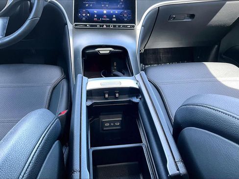 Used 2024 Mercedes-Benz GLC 300 4MATIC image 35