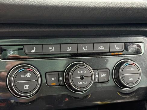 Used 2018 Volkswagen Tiguan SE AWD/4WD image 17