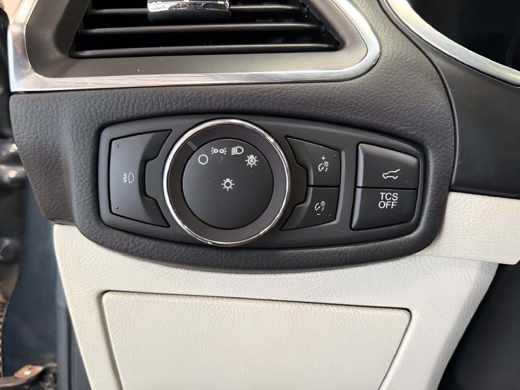 Used 2019 Ford Edge Titanium w/ Equipment Group 301A AWD/4WD image 20
