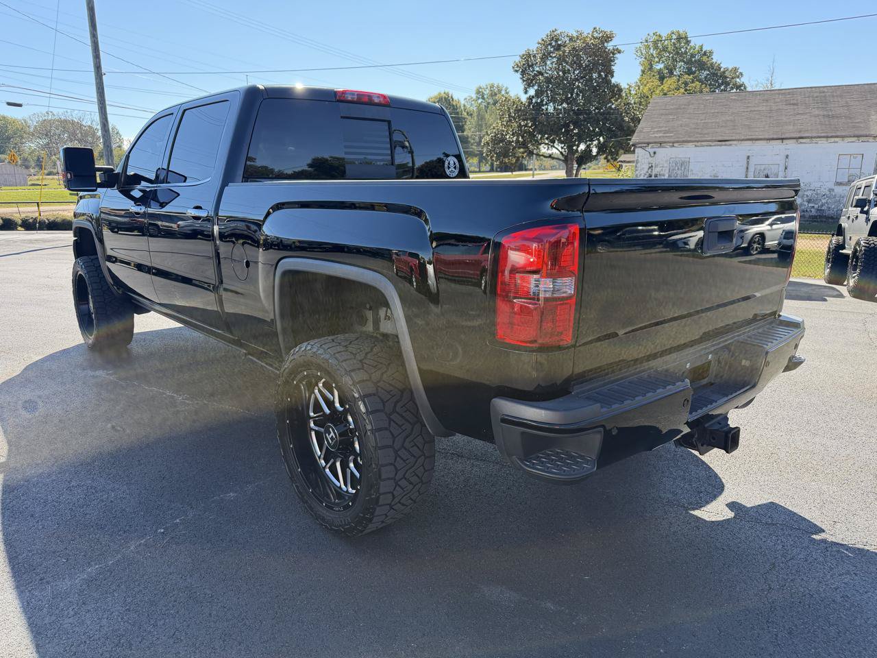 Used 2015 GMC Sierra 2500 Denali w/ Duramax Plus Package AWD/4WD image 2