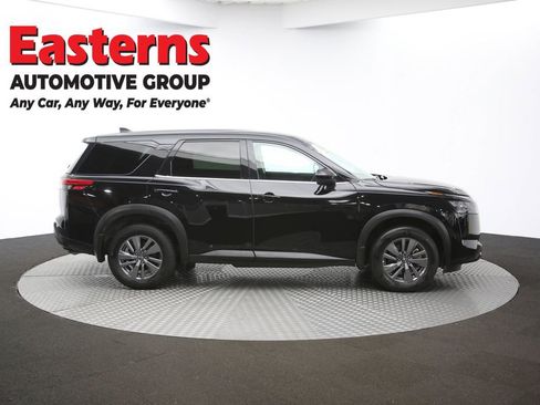 Used 2024 Nissan Pathfinder S image 46