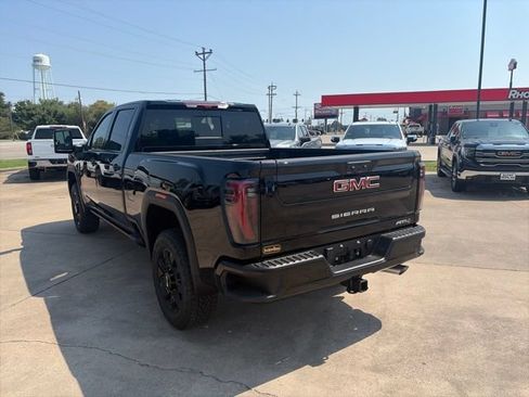 New 2026 GMC Sierra 2500 AT4 w/ AT4 Premium Plus Package AWD/4WD image 4