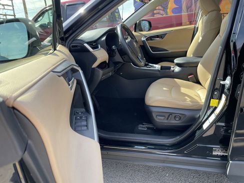 Used 2019 Toyota RAV4 Limited w/ Carpet Mat Package image 14