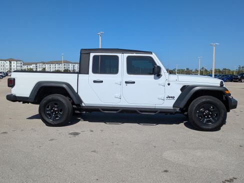 Used 2020 Jeep Gladiator Sport w/ Trailer Tow Package image 5