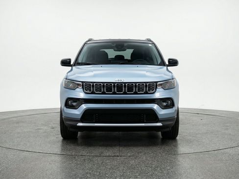 Used 2025 Jeep Compass Limited AWD/4WD image 2