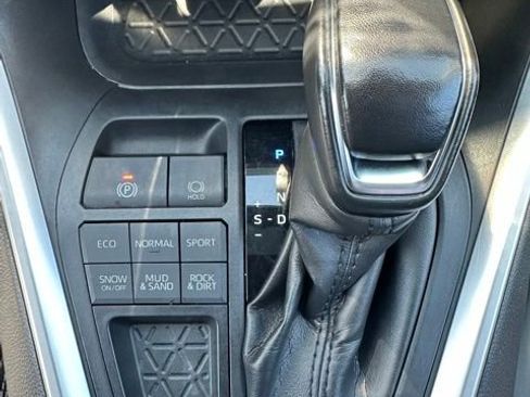 Used 2021 Toyota RAV4 XLE Premium AWD/4WD image 31
