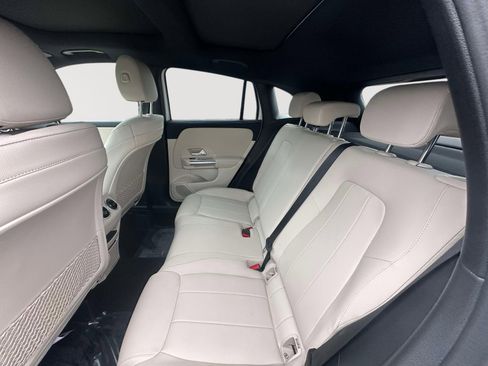 Used 2021 Mercedes-Benz GLA 250 4MATIC image 33