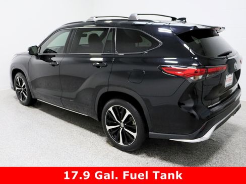 Used 2022 Toyota Highlander XSE image 9