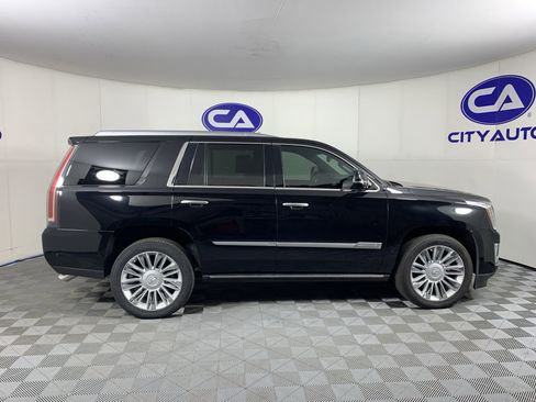 Used 2018 Cadillac Escalade Platinum RWD image 2