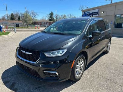 Used 2023 Chrysler Pacifica Touring-L