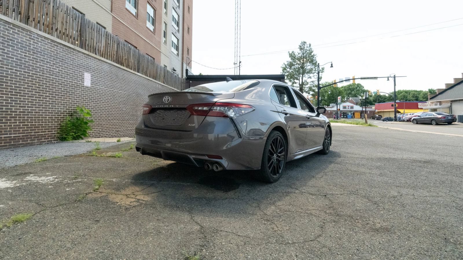 Used 2023 Toyota Camry XSE FWD image 3