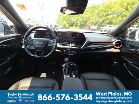 Used 2025 Chevrolet Trax RS FWD image 29