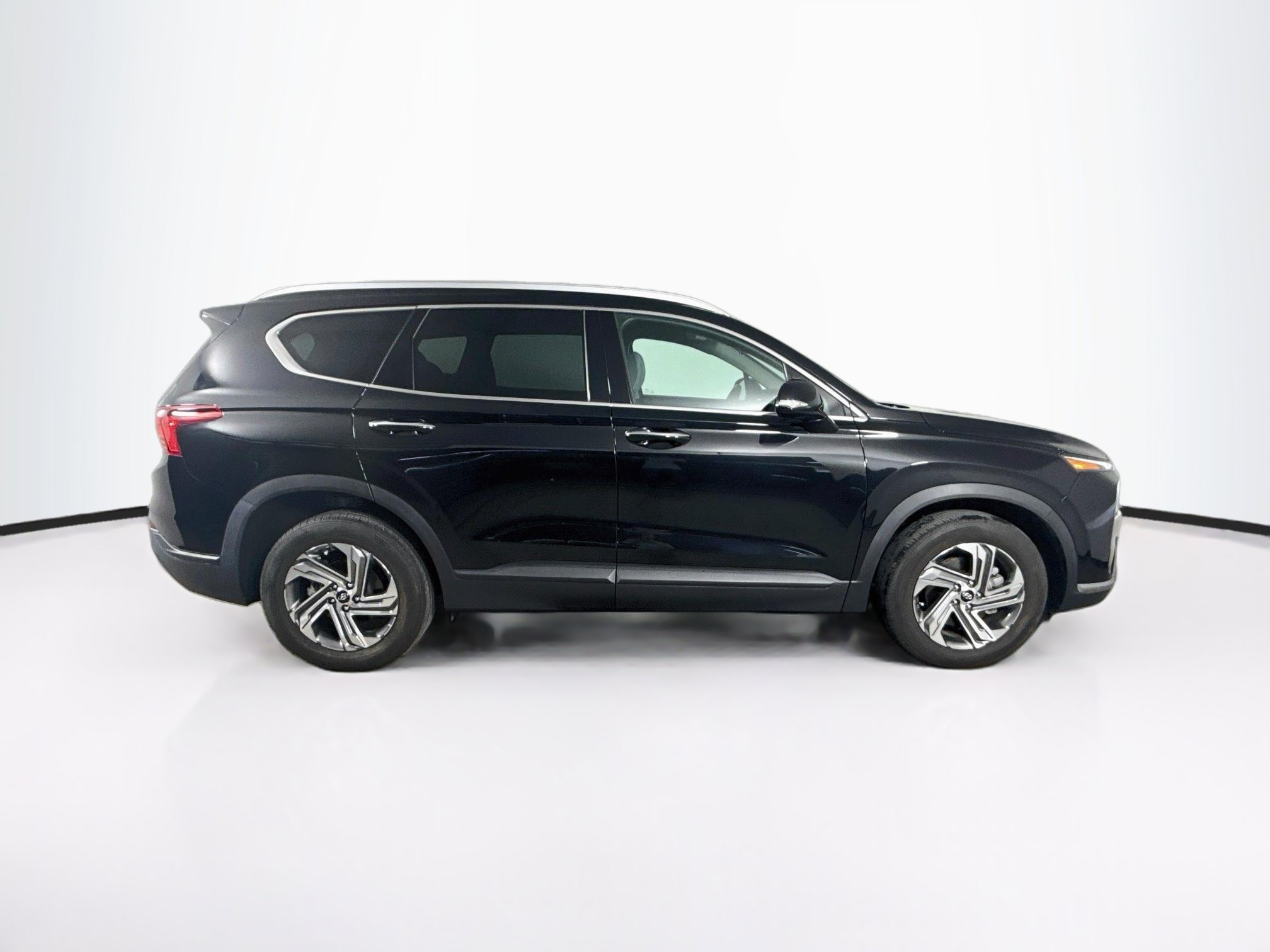 Used 2023 Hyundai Santa Fe SEL FWD image 2