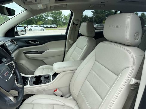 Used 2023 GMC Acadia Denali w/ Denali Ultimate Package AWD/4WD image 10