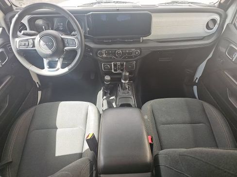Used 2024 Jeep Wrangler Unlimited Sahara AWD/4WD image 9
