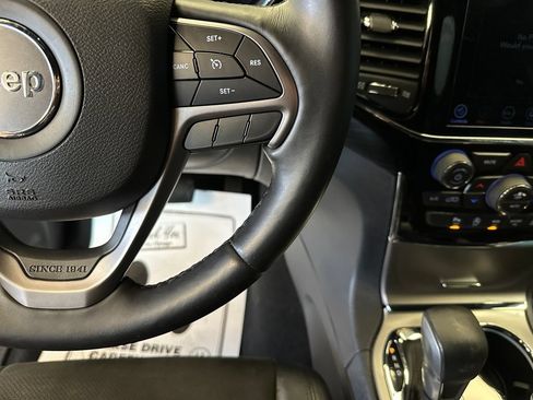 Used 2019 Jeep Grand Cherokee Altitude AWD/4WD image 12