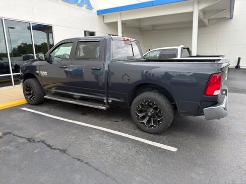 Used 2020 RAM 1500 Classic SLT AWD/4WD image 3