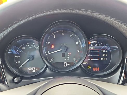 Certified 2025 Porsche Macan image 36