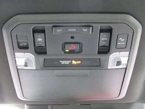 Used 2024 Toyota Sequoia Platinum AWD/4WD image 33