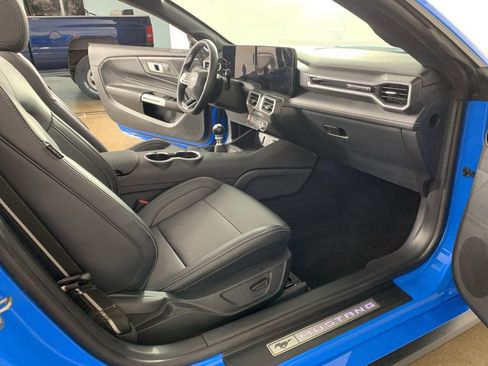 Used 2025 Ford Mustang GT Premium image 34