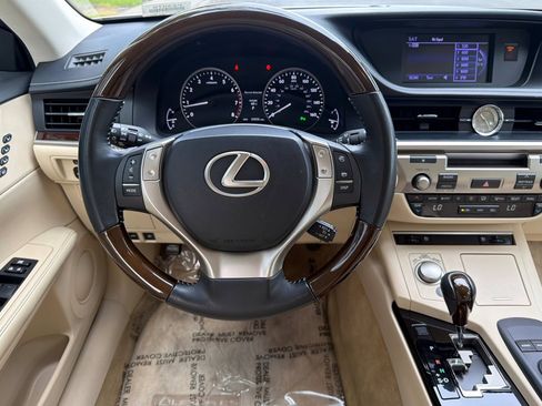Used 2014 Lexus ES 350 w/ Premium Package FWD image 18