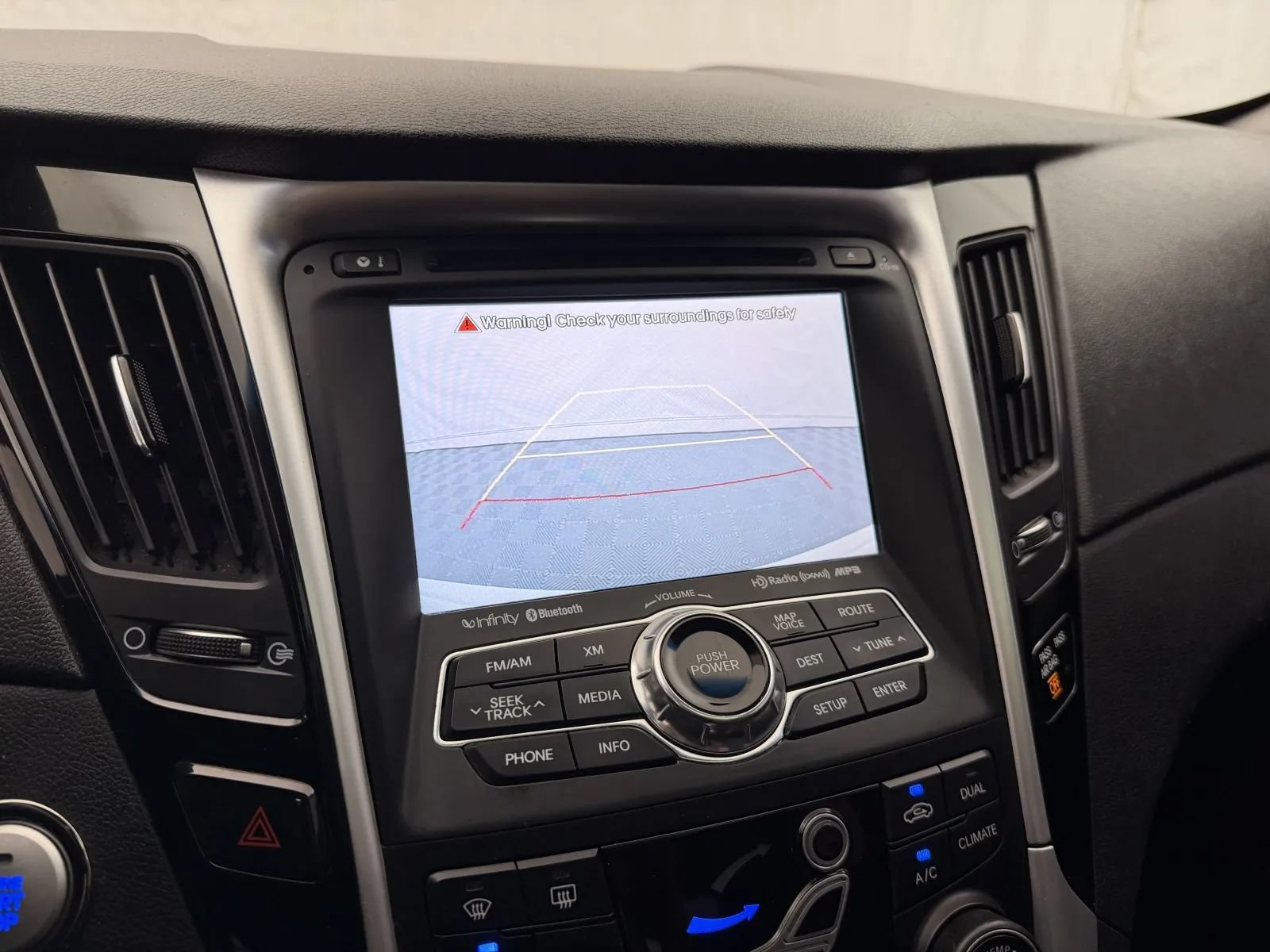 Used 2013 Hyundai Sonata Limited w/ Premium Pkg FWD image 18