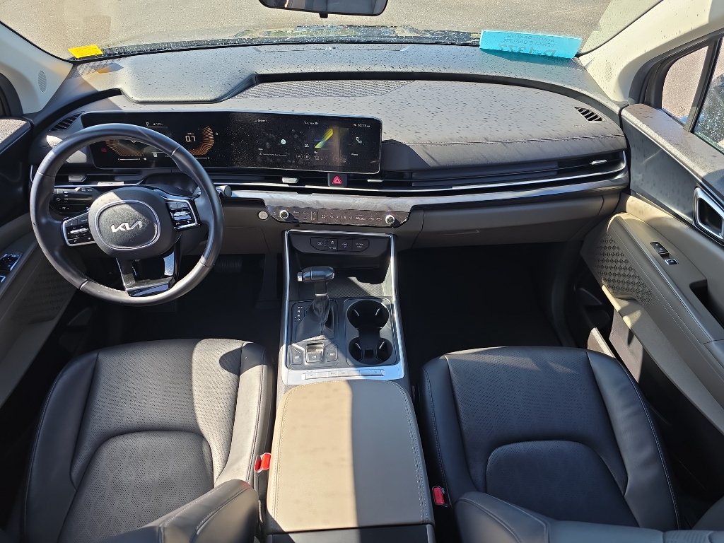 Used 2025 Kia Carnival FWD image 21