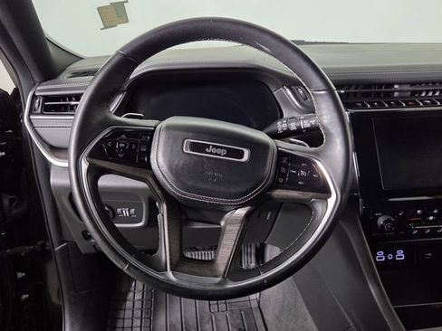 Used 2022 Jeep Grand Cherokee Overland w/ Luxury Tech Group IV image 16