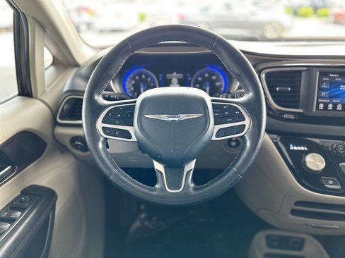 Used 2019 Chrysler Pacifica Touring-L FWD image 53