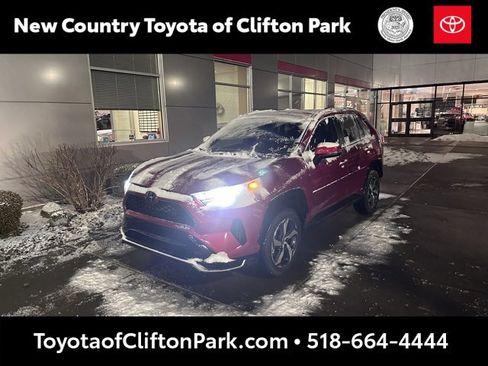 New 2025 Toyota RAV4 SE image 7