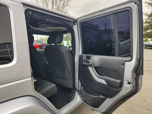 Used 2014 Jeep Wrangler Unlimited Sahara w/ Max Tow Package AWD/4WD image 41