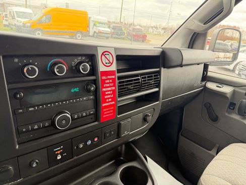 Used 2019 Chevrolet Express 2500 image 20