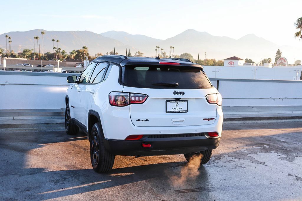 Used 2024 Jeep Compass Trailhawk AWD/4WD image 7