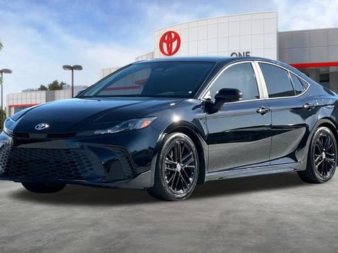 Used 2025 Toyota Camry SE w/ Convenience Package FWD image 11