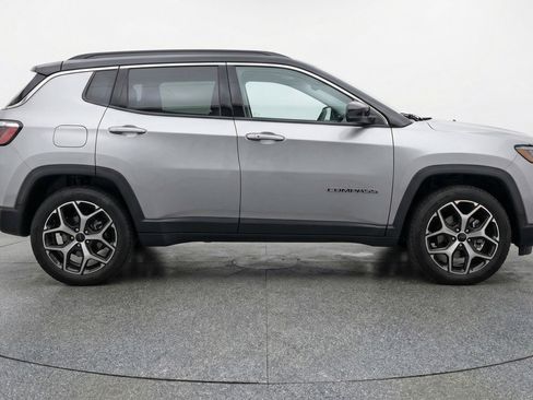 Used 2025 Jeep Compass Limited AWD/4WD image 11